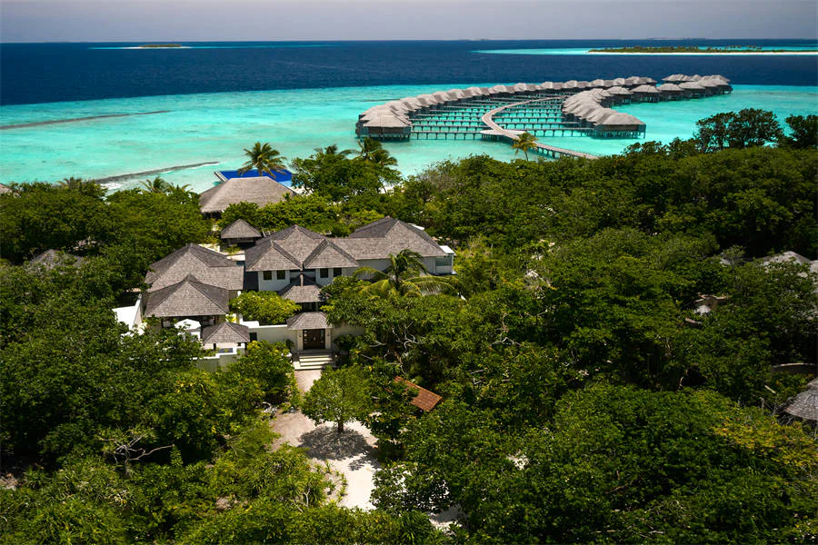 Three Bedroom lsland Residence With Family Pool And Private Pool-3