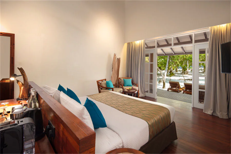 Deluxe Jacuzzi Beach Villa-2