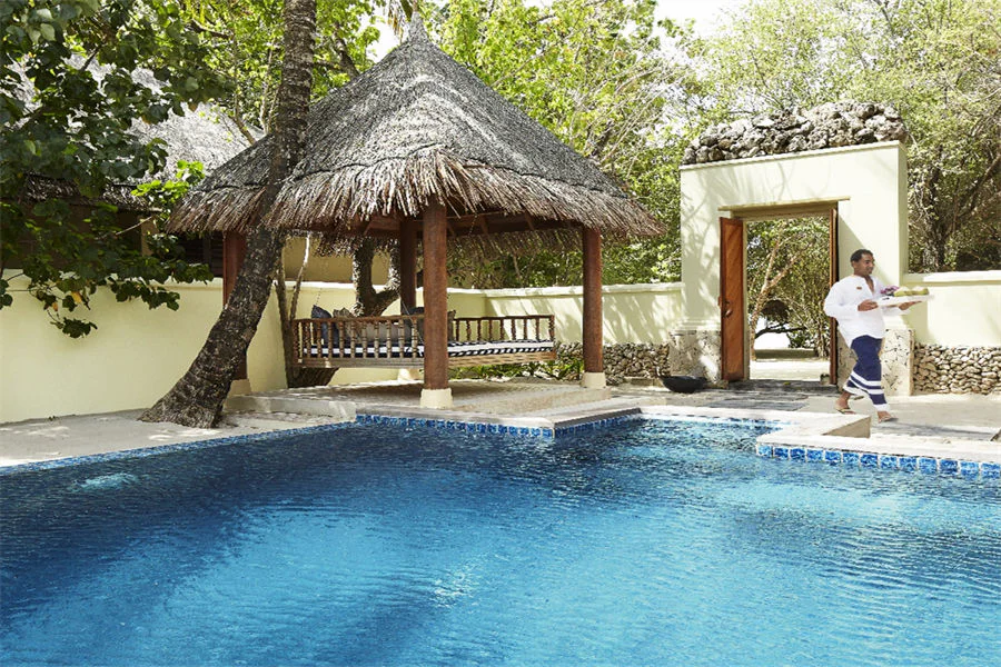 One-Bedroom Beach Suite with Pool-4