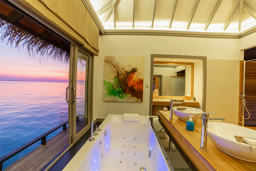 Two Bedroom Ocean Residence with Family Infinity Pool-3