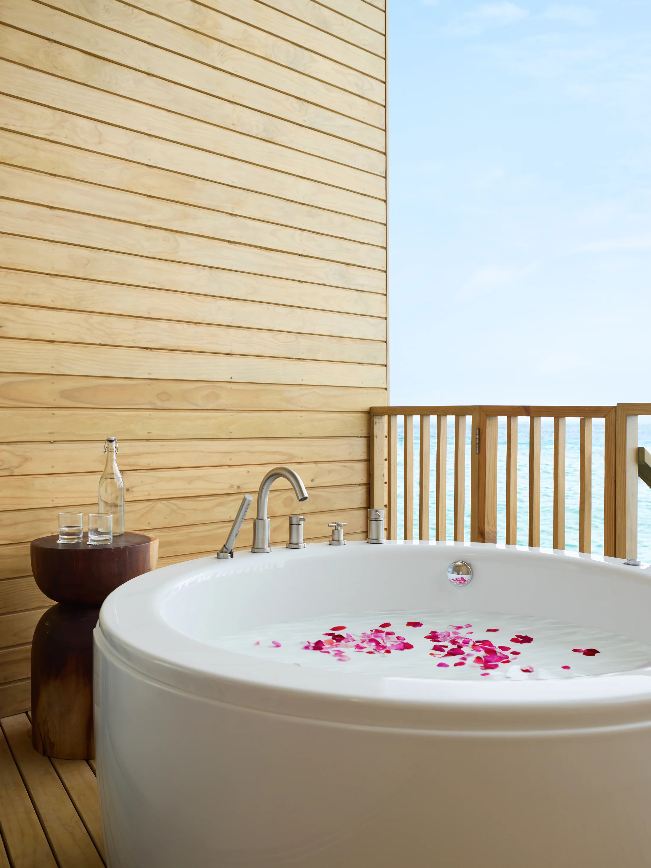 Mirage Panoramic Room with Jacuzzi-2