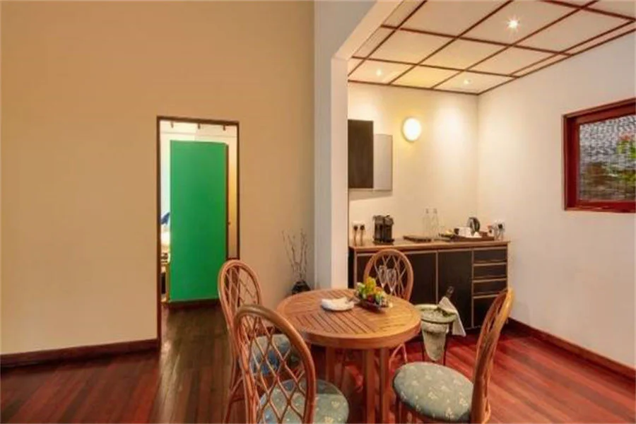 Honeymoon Suite-4