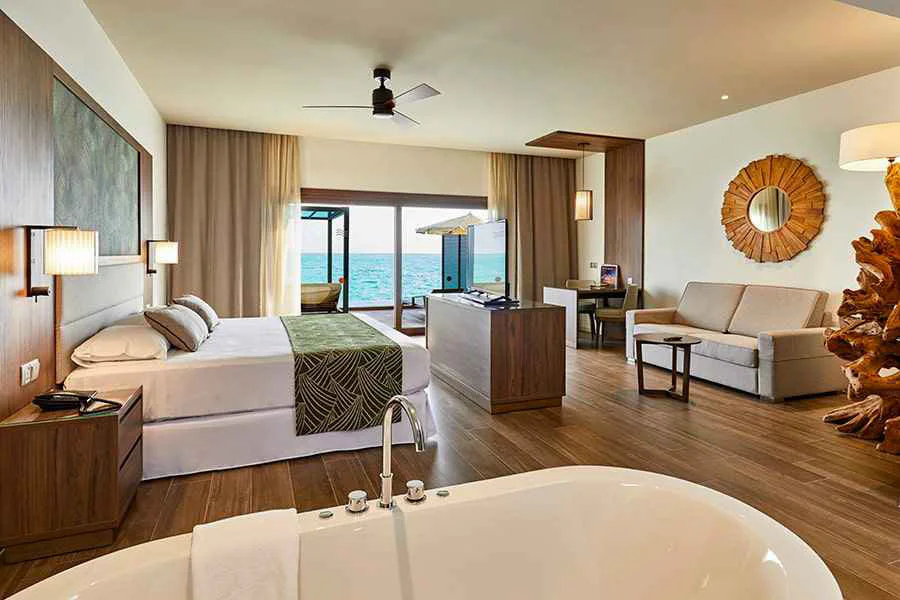 Water Suite With Pool-2
