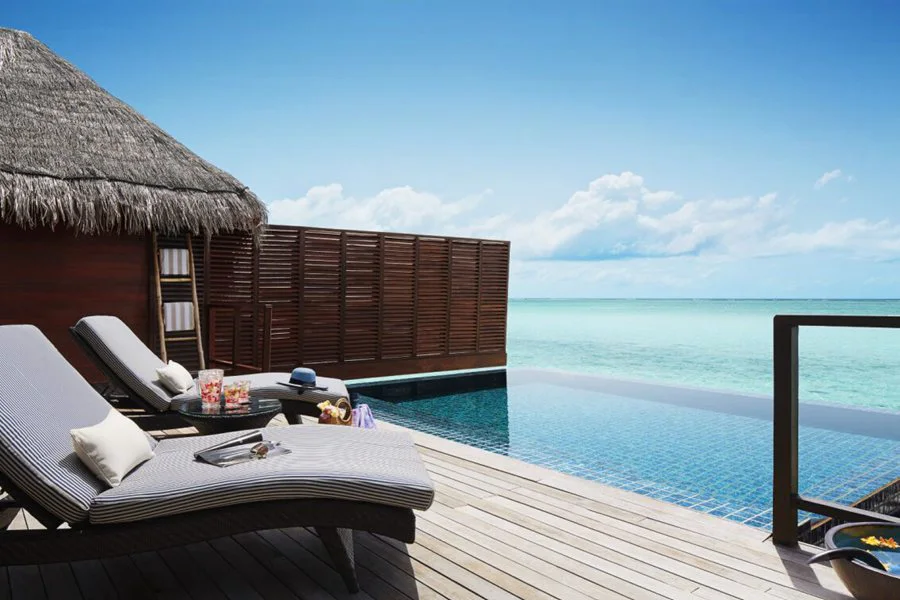 One-Bedroom Ocean Suite with Pool-4
