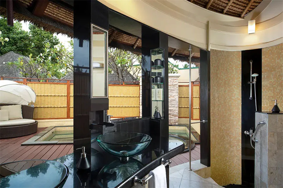 Grand Beachfront Pool Villa-4